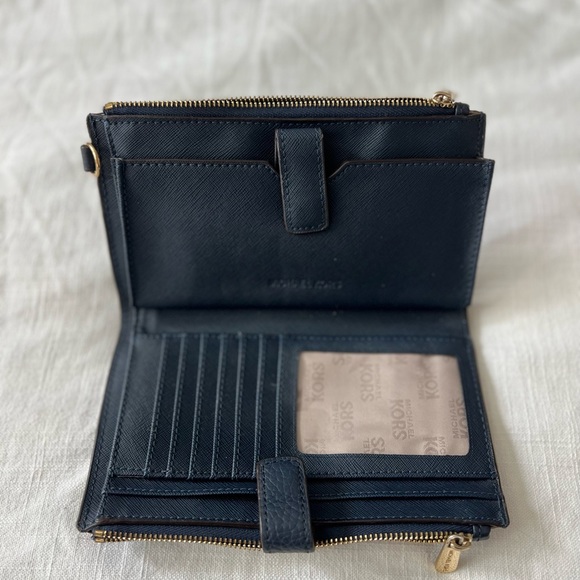 Michael Kors Wallet - Picture 2 of 6